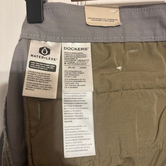 Dockers - Men’s Tech Cargo Shorts - Size 40 - Picture 3 of 3